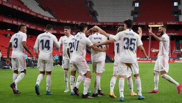 Los jugadores del Madrid celebran el gol de Nacho.