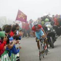 Aru: "Estoy contento por mantener el maillot rojo"