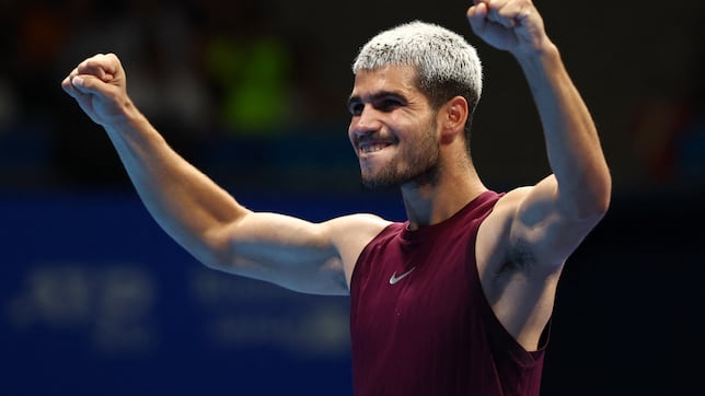 Alcaraz estrena con triunfo ante Fritz su palmarés en Tokio