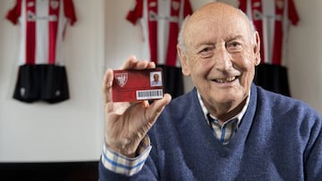 El socio número uno del Athletic, un aficionado fiel desde 1939