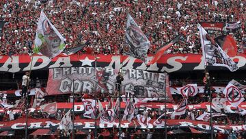 Hinchas de Newell's celebran... ¡con una silla de ruedas!
