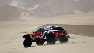 UNSPECIFIED, PERU - JANUARY 06:  Cyril Despres of France and Peugeot Total drives with co-driver David Castera of France in the 3008 DKR Peugeot car in the Classe : T1.4 2 Roues Motrices, Diesel during stage one of the 2018 Dakar Rally between Lima and Pisco on January 6, 2018 in UNSPECIFIED, Peru.  (Photo by Dan Istitene/Getty Images)