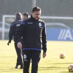 Cristóbal no quiere otro central para cubrir la salida de Arribas