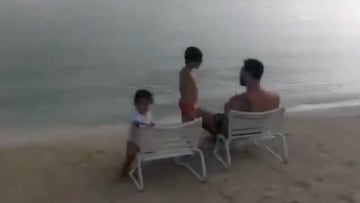 Leo Messi, Antonella Roccuzzo and sons enjoy idyllic beach