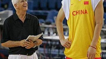 <b>APUESTA. </B>Yao Ming confía plenamente en la capacidad de los chinos estar en una de las cuatro primeras plazas del grupo A de baloncesto en Atenas.