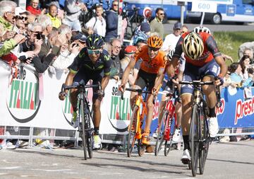 Nairo Quintana y Vincenzo Nibali  durante la decimonovena etapa de 191 kilómetros, entre San Candido y Piancavallo del Giro de Italia