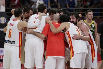 Alegría final de la selección española tras vencer a Australia en la semifinal del Mundial. 