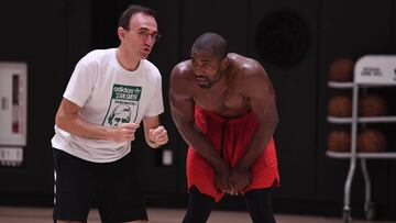 Hugo L&oacute;pez junto a Serge Ibaka.