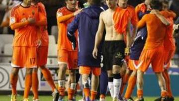 <b>UN TRIUNFO PARA CREER. </b>Los zaragocistas celebran la fundamental victoria en Mestalla.