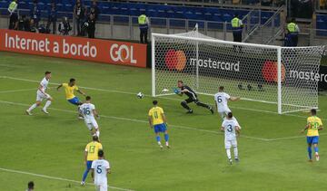 Gabriel Jesús anotó el 1-0.