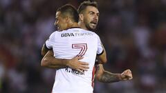 Pratto y Mora celebran uno de sus goles en el partido de Superliga entre River Plate y Godoy Cruz.