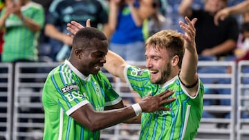 Con un doblete letal en apenas 18 minutos, el argentino selló la goleada de los Sounders sobre Cruz Azul y conquistó la atención de Diego Valeri, quien ya lo considera candidato al premio más codiciado.