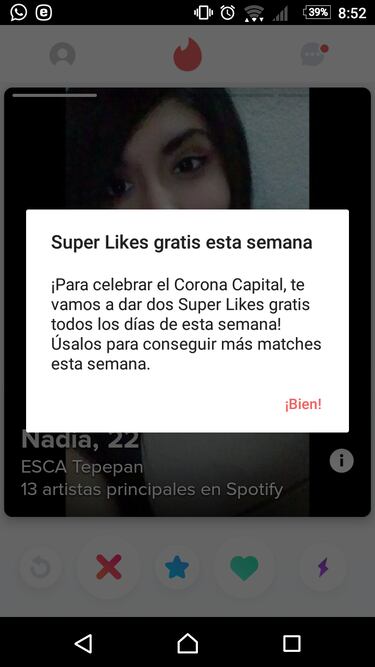 Tinder quiere que salgas con pareja del Corona Capital