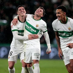 La goleada al Rayo deja un día más de vacaciones en el Elche