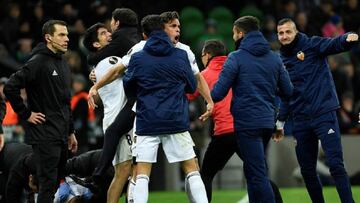 Los jugadores del Valencia festejan el pase a cuartos de la Europa League.