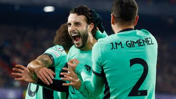 Soccer Football - Champions League - Group E - Feyenoord v Atletico Madrid - De Kuip, Rotterdam, Netherlands - November 28, 2023 Atletico Madrid's Mario Hermoso celebrates scoring their second goal with teammates REUTERS/Piroschka Van De Wouw