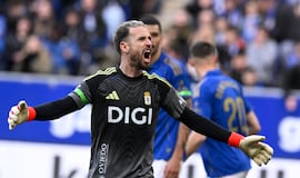 Cazorla y Thiago devuelven al Oviedo a la senda del triunfo