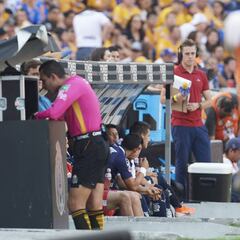El VAR y Marco Antonio Ortíz, no le dan el penal a los Tigres
