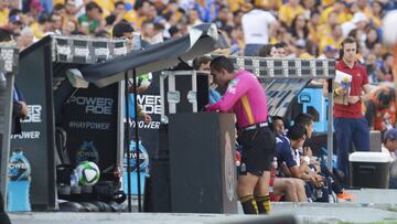 El VAR y Marco Antonio Ortíz, no le dan el penal a los Tigres