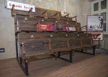 El museo del Torino está en Grugliasco, a las afueras de Turín. Es una joya y son los voluntarios los que lo mantienen en pie. Ocupa una gran mansión y en las dos plantas uno se hace a la idea de lo que es este club. 