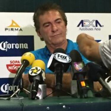 Ricardo Antonio La Volpe se rasuró el bigote