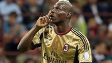 Balotelli celebra un tanto con el Milán