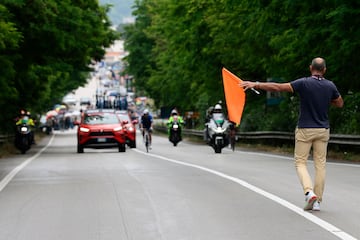 La carrera se interrumpe debido a varias ca¨ªdas durante la sexta etapa.