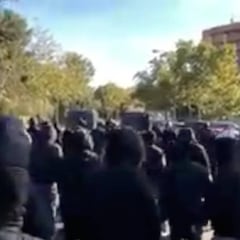 Da pánico: el cántico nazi de los Boixos en el exterior de Vallecas