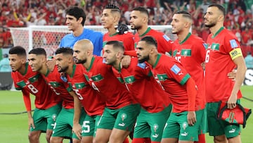 Doha (Qatar), 10/12/2022.- The starting eleven of Morocco pose for team pictures before the FIFA World Cup 2022 quarter final soccer match between Morocco and Portugal at Al Thumama Stadium in Doha, Qatar, 10 December 2022. (Mundial de Fútbol, Marruecos, Catar) EFE/EPA/Ali Haider

