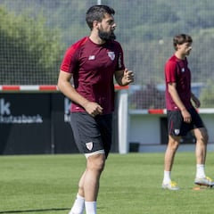 Clemente tira del Bilbao Athletic, de Illarra, Iñigo Martínez y Aduriz