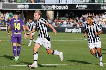 Víctor, cabia¡zbajo tras el 1-0.