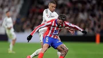 MADRID, SPAIN - FEBRUARY 8: (L-R) Kylian Mbappe of Real Madrid, Rodrigo de Paul of Atletico Madrid during the LaLiga EA Sports match between Real Madrid v Atletico Madrid at the Estadio Santiago Bernabeu on February 8, 2025 in Madrid Spain (Photo by Maria Gracia Jimenez/Soccrates/Getty Images)