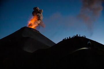 En Antigua, Guatemala, el volcán Fuego lleva en erupción desde 2022.