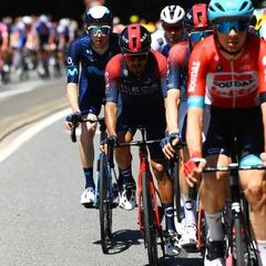 Daniel Martínez respira tras evitar caídas en la etapa 4