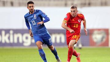 16 November 2019, Azerbaijan, Baku: Azerbaijan&#039;s Dimitrij Nazarov (L) and Wales&#039; Joe Morrell battle for the ball during the UEFA EURO 2020 qualifiers Group E soccer match between Azerbaijan and Wales at the Bakcell Arena. Photo: Bradley Collyer/