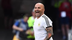 Sampaoli quiere seguir, pero la AFA presiona para que renuncie