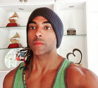 Con su segunda paternidad recién estrenada con la cantante y actriz Beatriz Luengo, llega el fichaje del artista cubano Yotuel Romero. Veremos si se desenvuelve igual de bien que sobre los escenarios, y quién sabe si nos sorprende con alguna receta típica de su país.