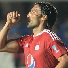 Farías le da el triunfo al América en el debut de Hernán Torres