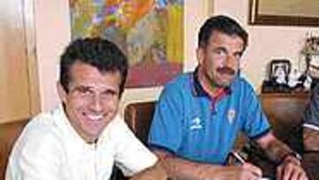 <b>PENSANDO EN EL FUTURO</B>. Eloy Olaya ya trabaja en la plantilla de la próxima campaña.