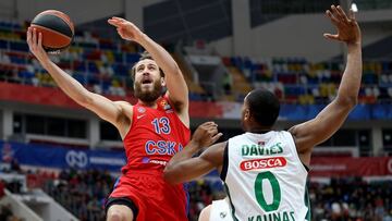 Sergio Rodríguez ataca la defensa de Brandon Davies en el CSKA-Zalgiris.