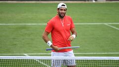 Wimbledon (United Kingdom), 24/06/2022.- Matteo Berrettini of Italy practices at Wimbledon tennis courts ahead of the Wimbledon Championships 2022, Wimbledon, Britain, 24 June 2022. (Tenis, Italia, Reino Unido) EFE/EPA/NEIL HALL EDITORIAL USE ONLY
