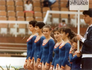 EQUIPO ESPAÑOL FEMENINO DE GIMNASIA EN 1983  DE IZQ A DRCHA VIRGINA NAVARRO, IRENE MARTINEZ , MARGOT ESTEVE , ANA MANSO , VIRGINIA NAVARRO Y LAURA MUÑOZ