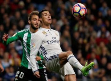 Cristiano Ronaldo y German Pezzella.