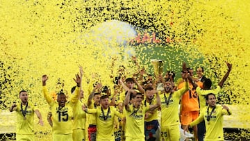 El Villarreal celebra la Europa League.