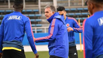 Carlos Queiroz durante un entrenamiento de la Selección Colombia en Yokohama, Japón.