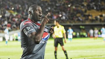 El delantero Cristian Martínez Borja celebrando el gol que le dio la victoria a América sobre Millonarios en el inicio del Torneo Fox Sports