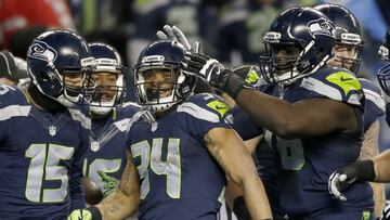 SEATTLE, WA - DECEMBER 04: Teammates congratulate Running back Thomas Rawls #34 of the Seattle Seahawks after he scored a touchdown against the Carolina Panthers at CenturyLink Field on December 4, 2016 in Seattle, Washington.   Otto Greule Jr/Getty Images/AFP
 == FOR NEWSPAPERS, INTERNET, TELCOS &amp; TELEVISION USE ONLY ==