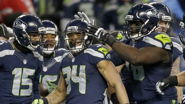 SEATTLE, WA - DECEMBER 04: Teammates congratulate Running back Thomas Rawls #34 of the Seattle Seahawks after he scored a touchdown against the Carolina Panthers at CenturyLink Field on December 4, 2016 in Seattle, Washington. Otto Greule Jr/Getty Images/AFP
== FOR NEWSPAPERS, INTERNET, TELCOS & TELEVISION USE ONLY ==