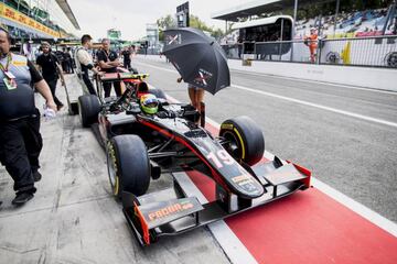 Roberto Merhi, con el Fórmula 2 de Rapax.