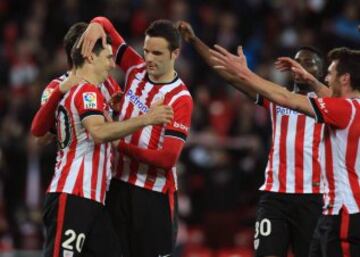 Gol de Aduriz de penalti. 1-0.